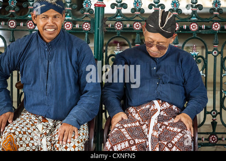 Gardes dans le palais du Sultan à Yogyakarta en Indonésie Banque D'Images