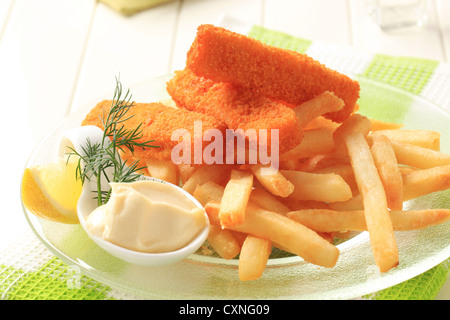 Bâtonnets de poisson frit et frites Banque D'Images