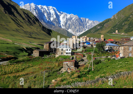 Pic Shkhara (5068 m), Ushghuli communauté, la Svanétie, Géorgie Banque D'Images