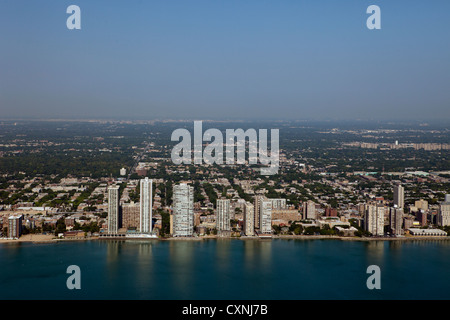 Photographie aérienne des tours d'habitation de Lac Michigan Chicago, Illinois Banque D'Images