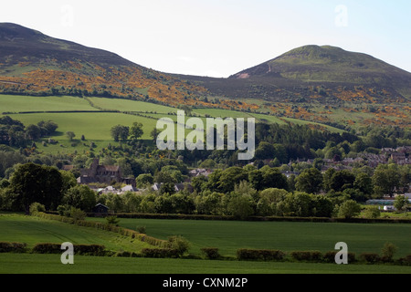 La ville de Melrose au pied de l'Eildon Hills Ecosse Scottish Borders Banque D'Images