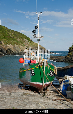 Bateau de pêche sur cale à Portloe. South Cornwall Banque D'Images