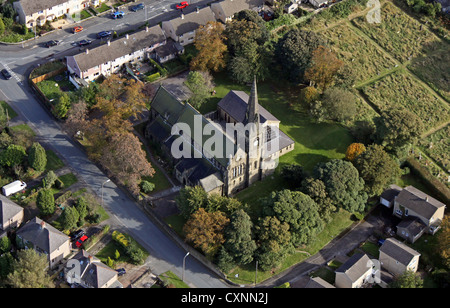 Vue aérienne de l'église St Mary à Wyke près de Bradford Banque D'Images