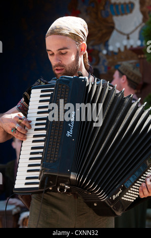 Musicien accordéoniste au Maryland Renaissance Festival/foire à Annapolis Maryland Banque D'Images