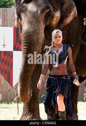 Femme en costume d'éléphant à la Maryland Renaissance Festival/foire à Annapolis Maryland Banque D'Images