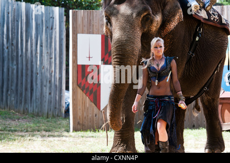 Femme en costume d'éléphant à la Maryland Renaissance Festival/foire à Annapolis Maryland Banque D'Images