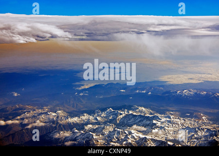 Sur les sommets enneigés des Pyrénées orientales des montagnes de granit et gneissose rock Banque D'Images