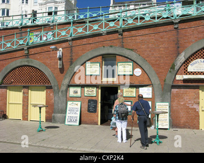 Smoke House Brighton spécialisée en fruits de mer et crustacés en-cas alimentaires sur le front de mer de Brighton East Sussex UK Banque D'Images