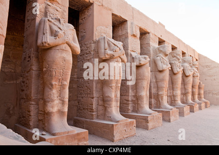 Osiride statues de Ramsès III Banque D'Images