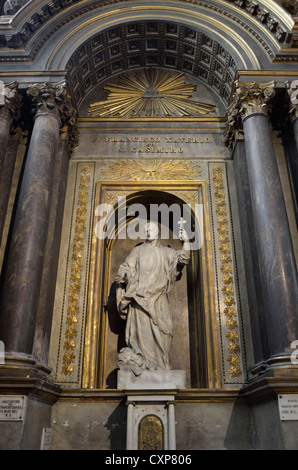 Paris, France. Eglise de St-Germain-des-Prés. L'intérieur. Statue de Saint François-Xavier Banque D'Images