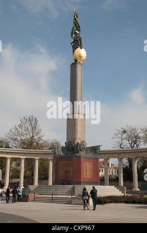 Le monument commémoratif de guerre soviétique (anciennement le Heldendenkmal der Roten Armee) dans Schwarzenbergplatz, Vienne, Autriche. Banque D'Images