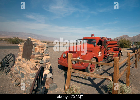 Vieux camion rouge, Stovepipe Wells, Death Valley National Park, California, United States of America Banque D'Images