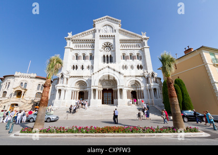 La Cathédrale Saint Nicolas, Monaco, où bon nombre des Grimaldi sont enterrés, y compris Grace Kelly et plus récemment, Rainier III Banque D'Images