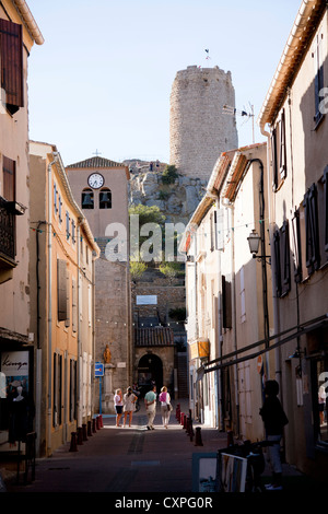 Le village de Gruissan vu du point de vue de la Tour Barberousse (Aude - France). Le village de Gruissan (Aude). Banque D'Images