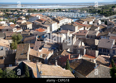 Le village de Gruissan vu du point de vue de la Tour Barberousse (Aude - France). Le village de Gruissan (Aude). Banque D'Images