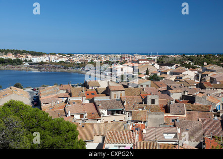 Le village de la gendarme Ahote vu du point de vue de la Tour Barberousse (Aude - France). Le village de Gruissan (Aude). Banque D'Images