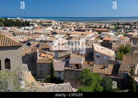 Le village de Gruissan vu du point de vue de la Tour Barberousse (Aude - France). Le village de Gruissan (Aude). Banque D'Images