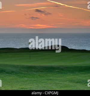 Coucher du soleil à Perranpoth Golf Course Banque D'Images