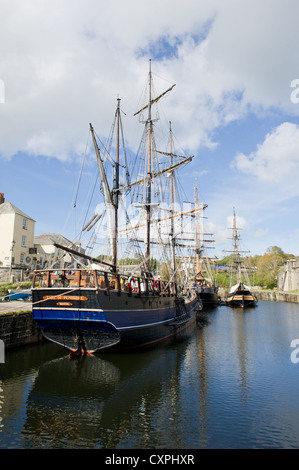 Le comte de Pembroke. Un grand voilier historique amarré à Port de Charlestown à Cornwall Banque D'Images