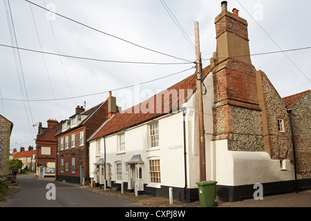 North Norfolk Claj suivant la mer High Street et George hotel et vieille maison traditionnelle Banque D'Images