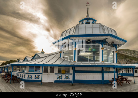 La salle de jeux électroniques sur l'extrémité de la jetée de Llandudno dans le Nord du Pays de Galles. Clwyd Banque D'Images