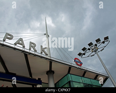 Détail de la station Wembley Park près de stade de Wembley sur un jour nuageux. Banque D'Images