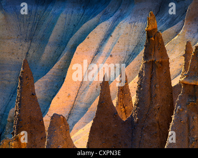 Répondre à pinacles rétroéclairé Lake National Park, Oregon d'origine volcanique Banque D'Images