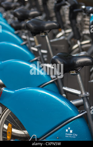 Un service de location de vélos à l'une des stations de Dublinbikes, Dublin, Irlande, Europe. Banque D'Images