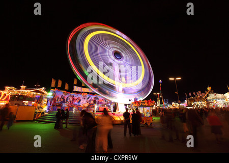 MUNICH, 23 SEPT : La haute roue ferry de nuit à l'Oktoberfest à Munich le 23 septembre 2011, Munich, Allemagne Banque D'Images