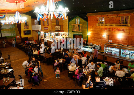 À l'intérieur d'un wild west saloon club. Attraction touristique climatique divertissement vieux wild west à la Reserva Sevilla Banque D'Images