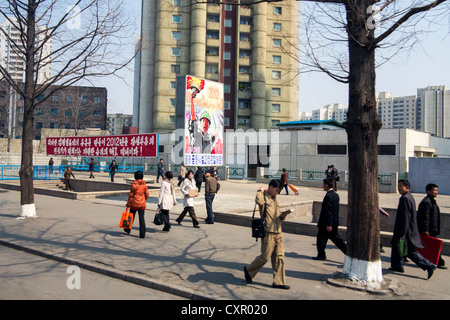 Peuples démocratique République populaire démocratique de Corée (RPDC), la Corée du Nord, Pyongyang, scène de rue urbaine typique dans la capitale Banque D'Images