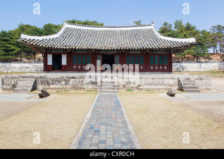 Peuples démocratique République populaire démocratique de Corée (RPDC), la Corée du Nord, de la ville de Kaesong, le mausolée du roi Wang Kon Banque D'Images