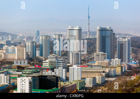 Peuples démocratique République populaire démocratique de Corée (RPDC), la Corée du Nord, Pyongyang city skyline Banque D'Images