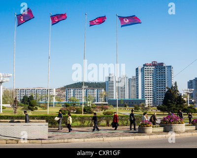Peuples démocratique République populaire démocratique de Corée (RPDC), la Corée du Nord, Pyongyang, typique ville scène de rue Banque D'Images