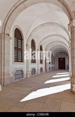 Amérique du cloître du Palais National de Mafra, le couvent et la basilique au Portugal. Ordre religieux franciscain. L'architecture baroque. Banque D'Images