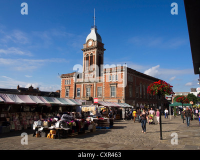 Marché de plein air traditionnel de Chesterfield avec Halle et stalles Derbyshire, Angleterre East Midlands Banque D'Images