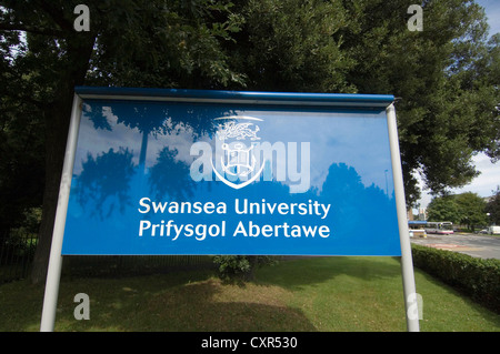 Panneau à l'entrée de l'université de Swansea, dans le sud du Pays de Galles, Royaume-Uni. Banque D'Images