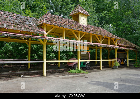 Le charme morbide d'une fête foraine abandonnée ride dans l'ancienne Spreepark Berlin amusement park, anciennement connu sous le nom de Kulturpark Banque D'Images