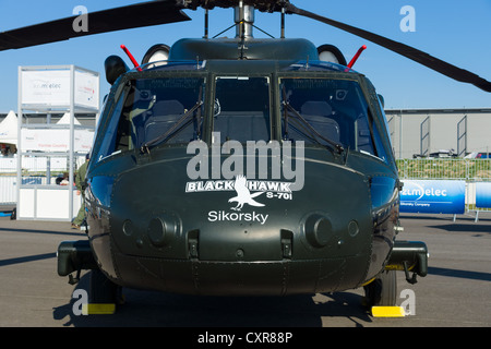 Hélicoptère militaire Sikorsky UH-60 Black Hawk (P-70J) Banque D'Images