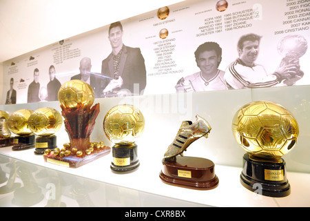 Display cabinet, trophées, exposition, musée, Stade Santiago Bernabeu, football du Real Madrid Banque D'Images