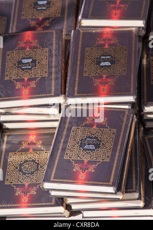 Coran, le Noble Coran, la distribution d'exemplaires gratuits par des salafistes, 14.04.2012, la Potsdamer Platz, Berlin, Germany, Europe Banque D'Images