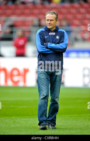Christian String, entraîneur du SC Fribourg, au cours de la période de préchauffage, Mercedes-Benz Arena, Stuttgart, Bade-Wurtemberg, Allemagne, Europe Banque D'Images