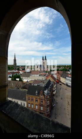 Vue de l'église et de l'Sankt-Josephs Gedaechtniskirche-Kirche, église, église Josephskirche comme vu Altpoertel fom gate, Speyer Banque D'Images