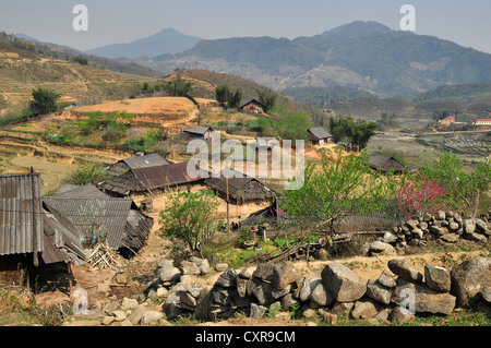 Village et paysage dans la campagne près de Sa Pa, dans le nord du Vietnam, Vietnam, Asie du Sud, Asie Banque D'Images