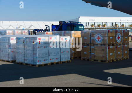 L'aide humanitaire à la Croix Rouge allemande Banque D'Images