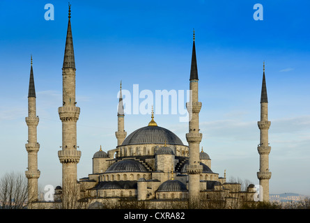 Les minarets et les dômes de la Mosquée Sultan Ahmed ou Mosquée Bleue, Sultanahmet, le quartier historique, site du patrimoine mondial de l'UNESCO Banque D'Images