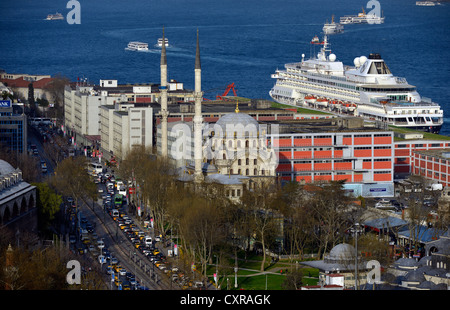 Vue panoramique depuis la tour de Galata, Kuelesi, sur les toits de Beyoglu au navire de croisière Prinsendam', 'La Mosquée de Cihangir Banque D'Images