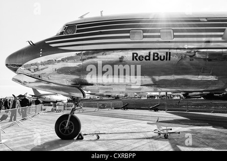 Le Douglas DC-6B est un avion à pistons (noir et blanc) Banque D'Images