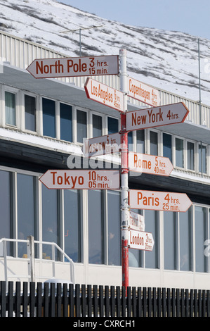 Indicateur de distance, l'aéroport de Kangerlussuaq, au Groenland, l'Arctique nord-américain Banque D'Images