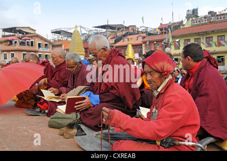 Les moines bouddhistes, Bodhnath Stupa, Katmandou, Katmandou, Népal, Asie Banque D'Images